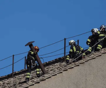 Instalan chimenea en la Capilla Sixtina para la elección del nuevo Papa