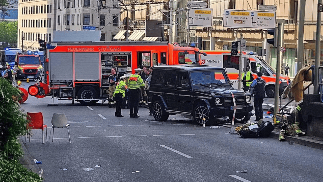 Conductor atropella a una multitud en Stuttgart; reportan heridos de gravedad