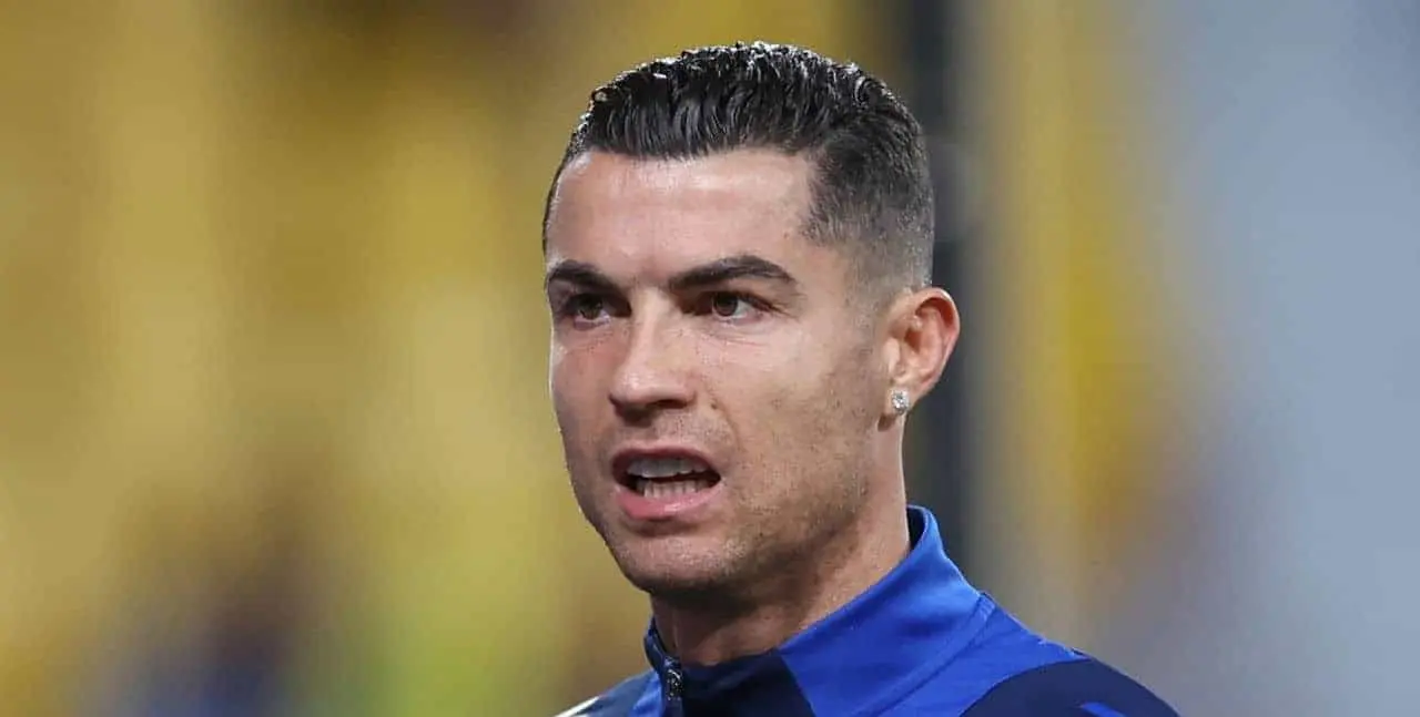 Canelo peleará en Arabia y espera a Cristiano Ronaldo en la arena