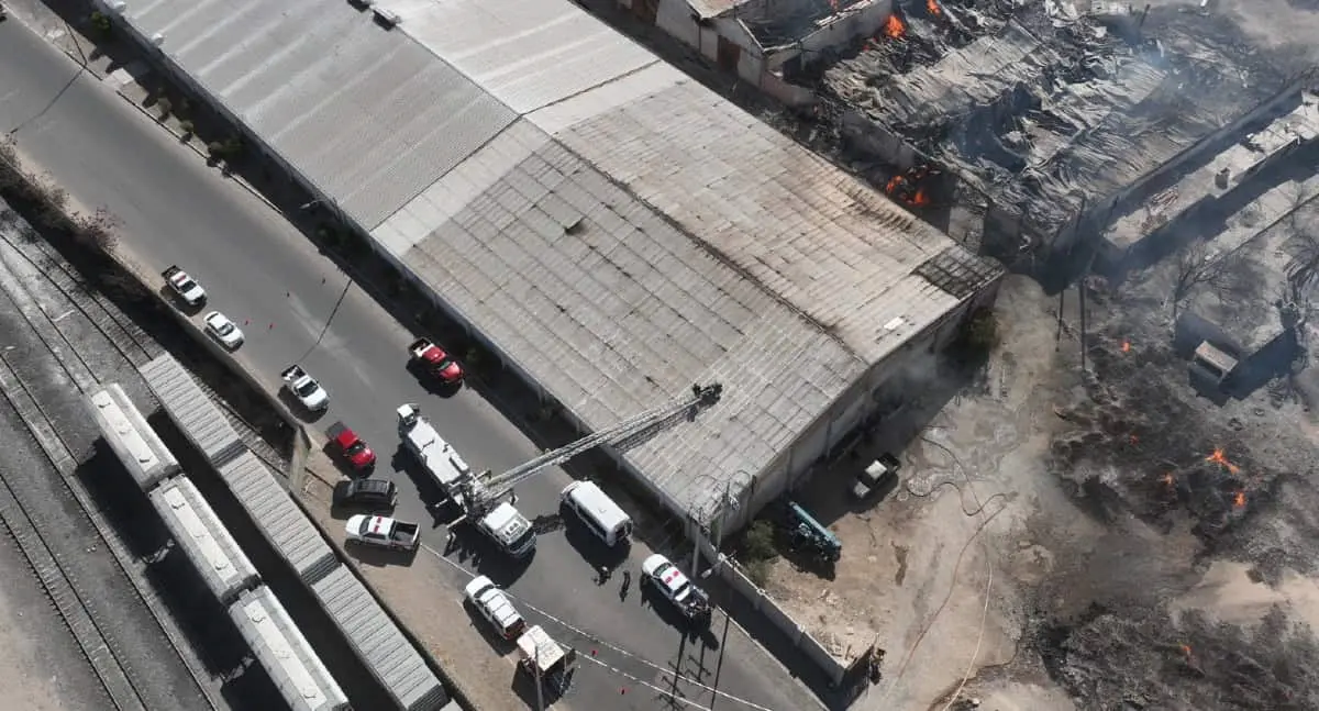 Explosiones en bodega provocan fuerte incendio en Hermosillo