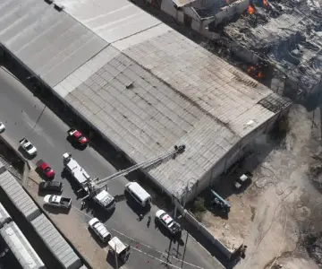 Explosiones en bodega provocan fuerte incendio en Hermosillo