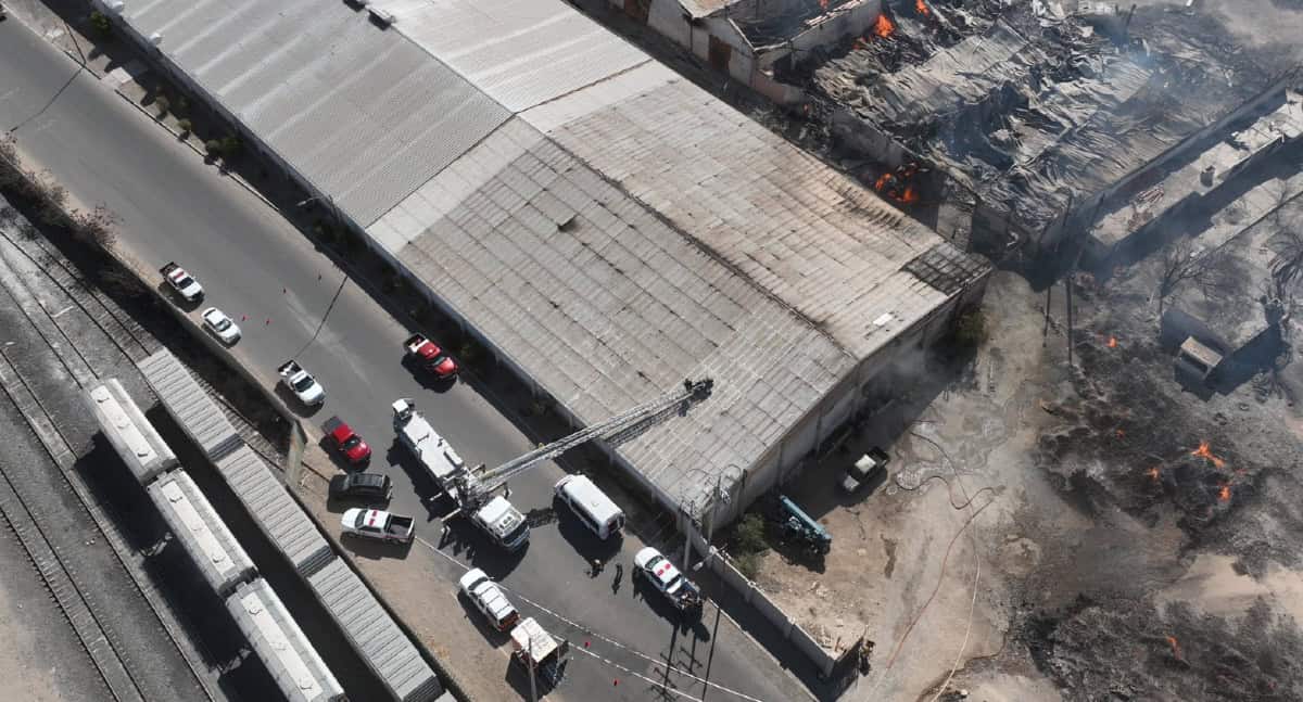Explosiones en bodega provocan fuerte incendio en Hermosillo