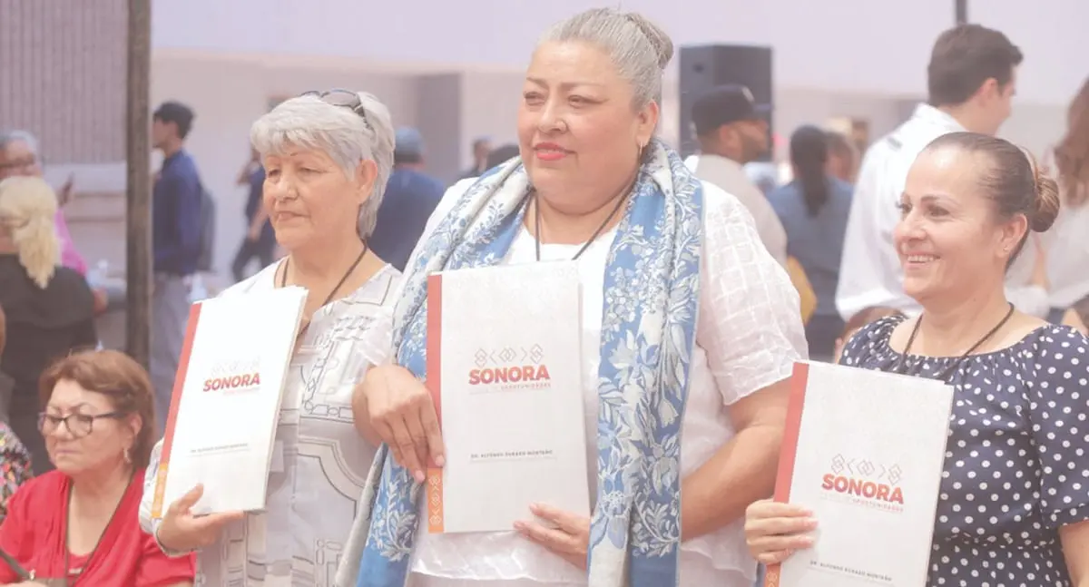 Reciben escrituras 250 familias de Hermosillo