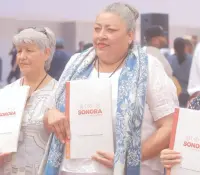 Reciben escrituras 250 familias de Hermosillo