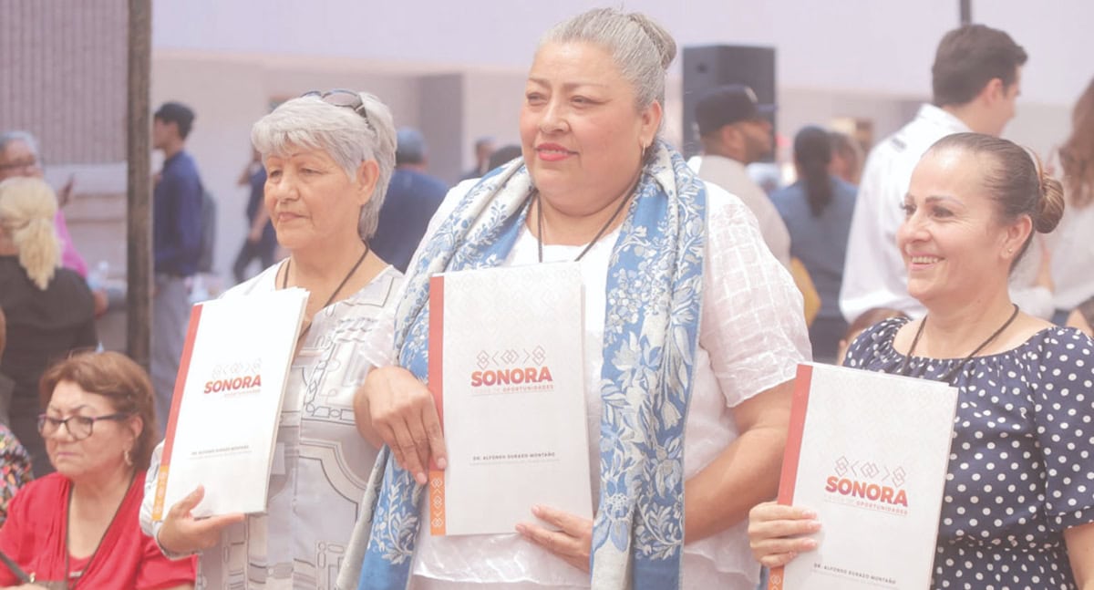 Reciben escrituras 250 familias de Hermosillo