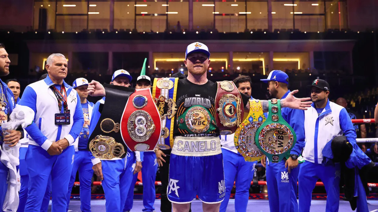 Canelo derrota a Scull y recupera el trono absoluto de los supermedianos