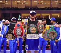 Canelo derrota a Scull y recupera el trono absoluto de los supermedianos
