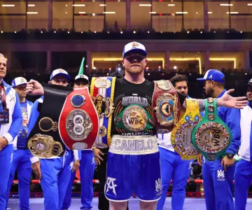 Canelo derrota a Scull y recupera el trono absoluto de los supermedianos