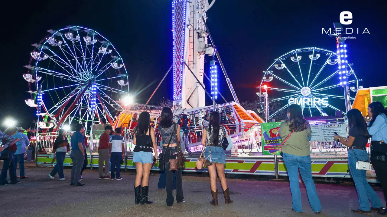 Juegos mecánicos iluminan la ExpoGan 2025