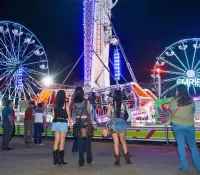 Juegos mecánicos iluminan la ExpoGan 2025