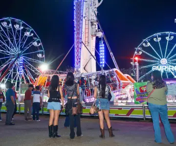 Juegos mecánicos iluminan la ExpoGan 2025