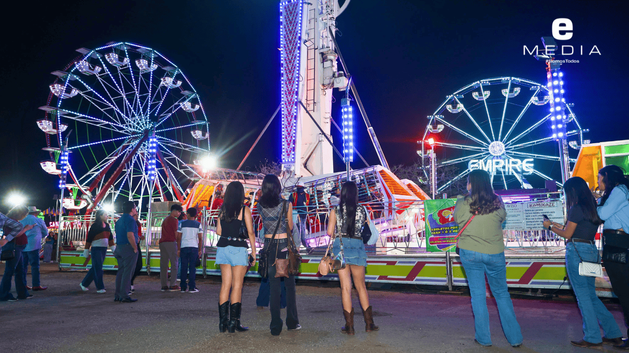 Juegos mecánicos iluminan la ExpoGan 2025