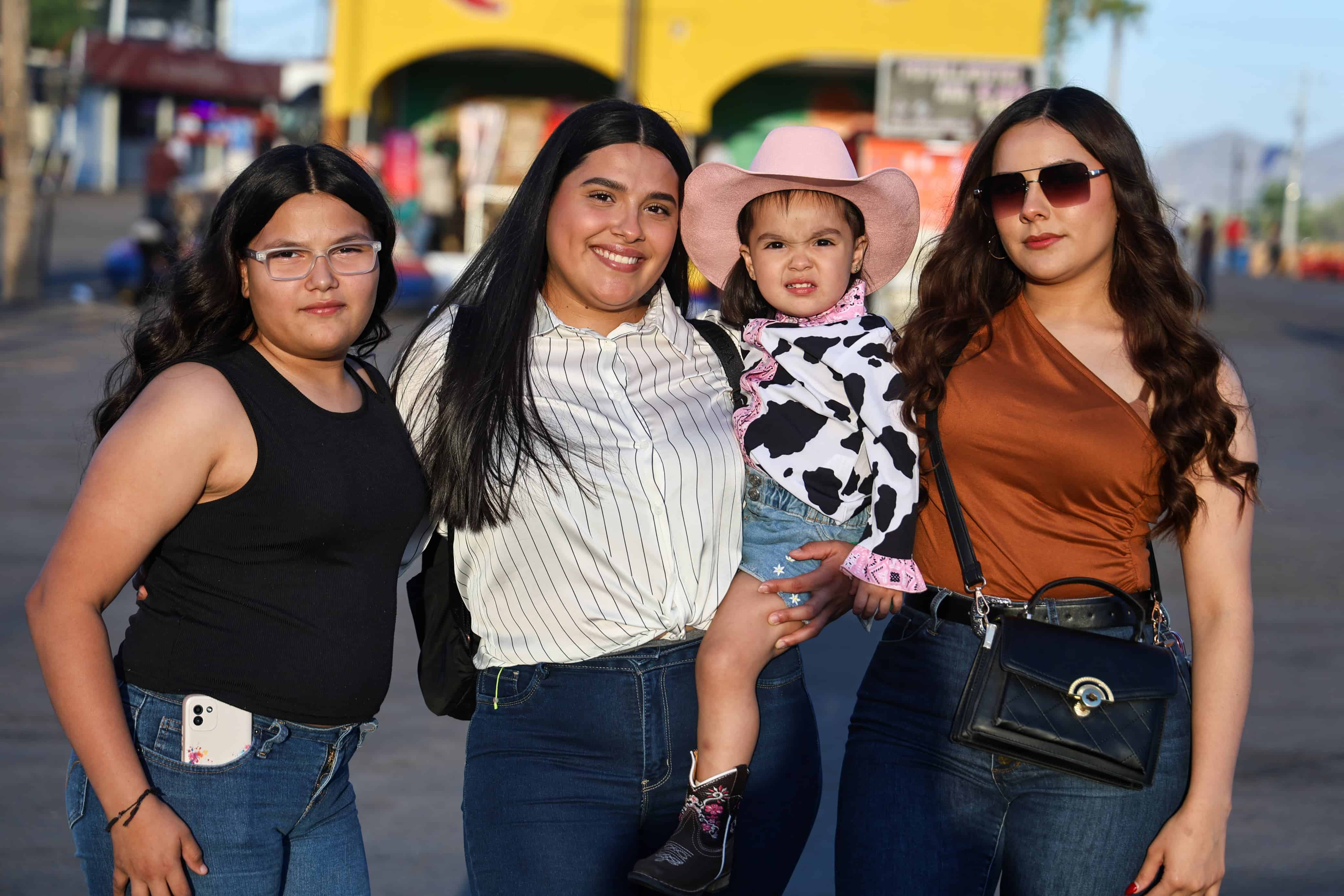 Aprovechan puente largo para disfrutar de la Expogan Sonora