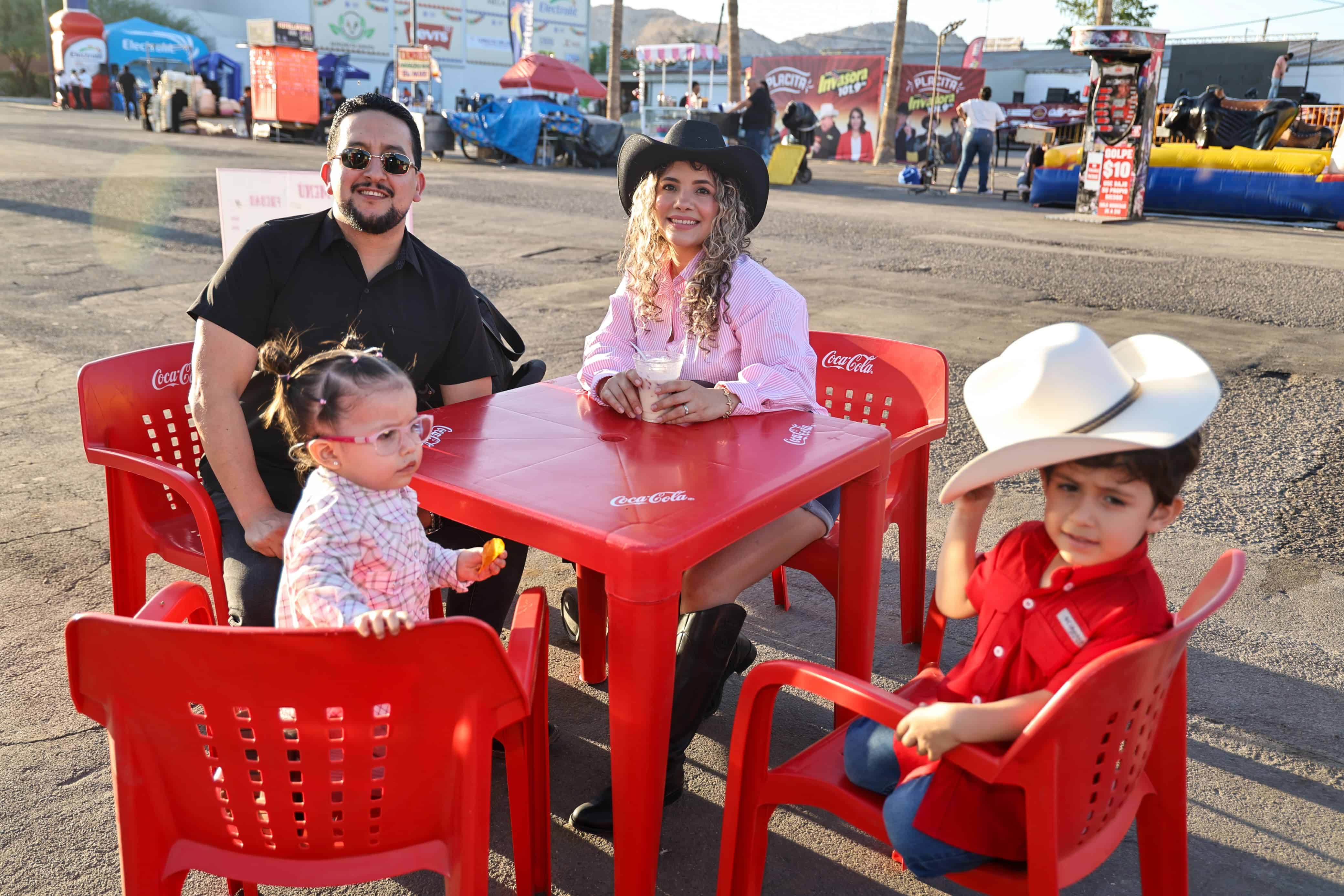 Aprovechan puente largo para disfrutar de la Expogan Sonora