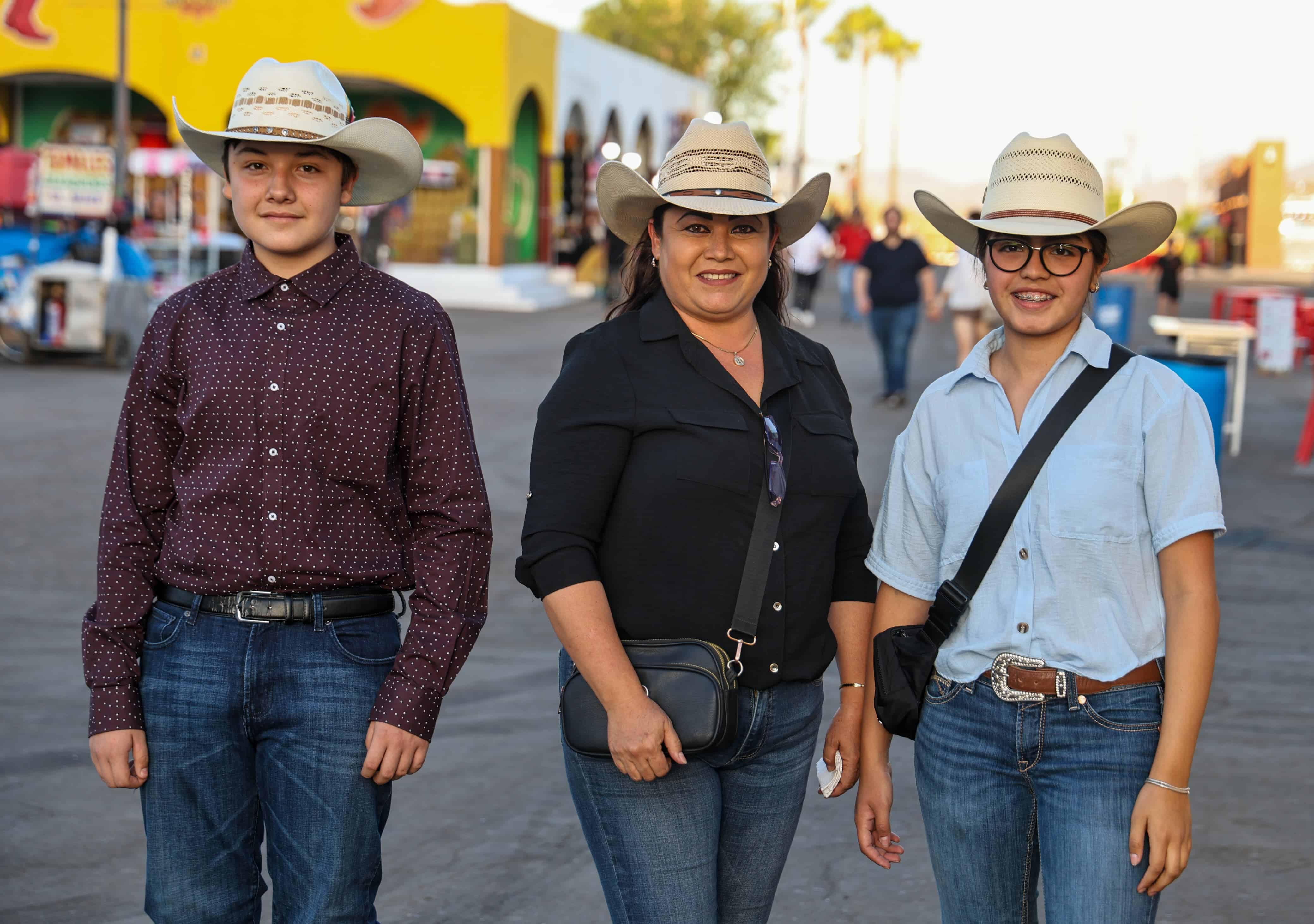 Aprovechan puente largo para disfrutar de la Expogan Sonora