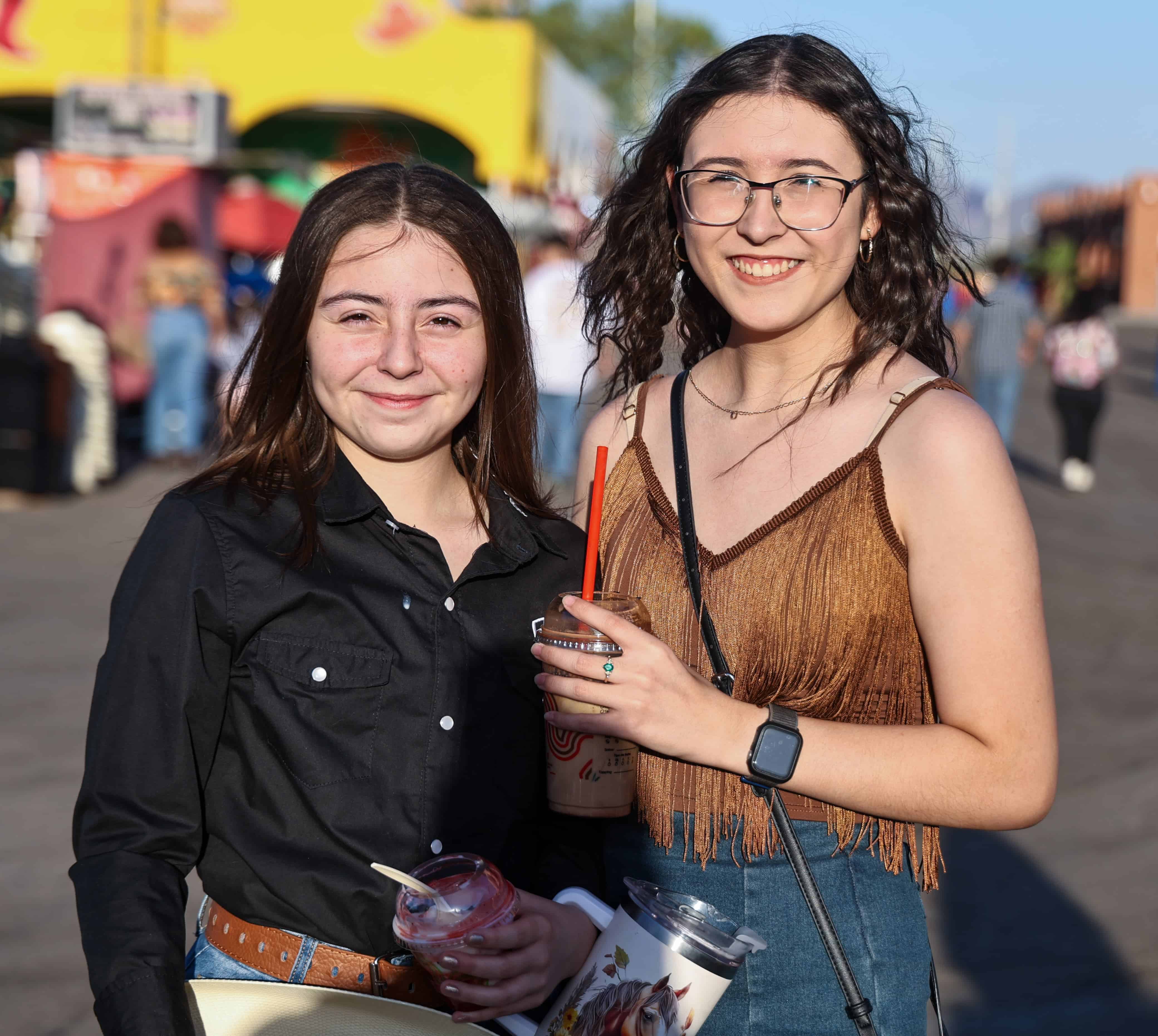 Aprovechan puente largo para disfrutar de la Expogan Sonora