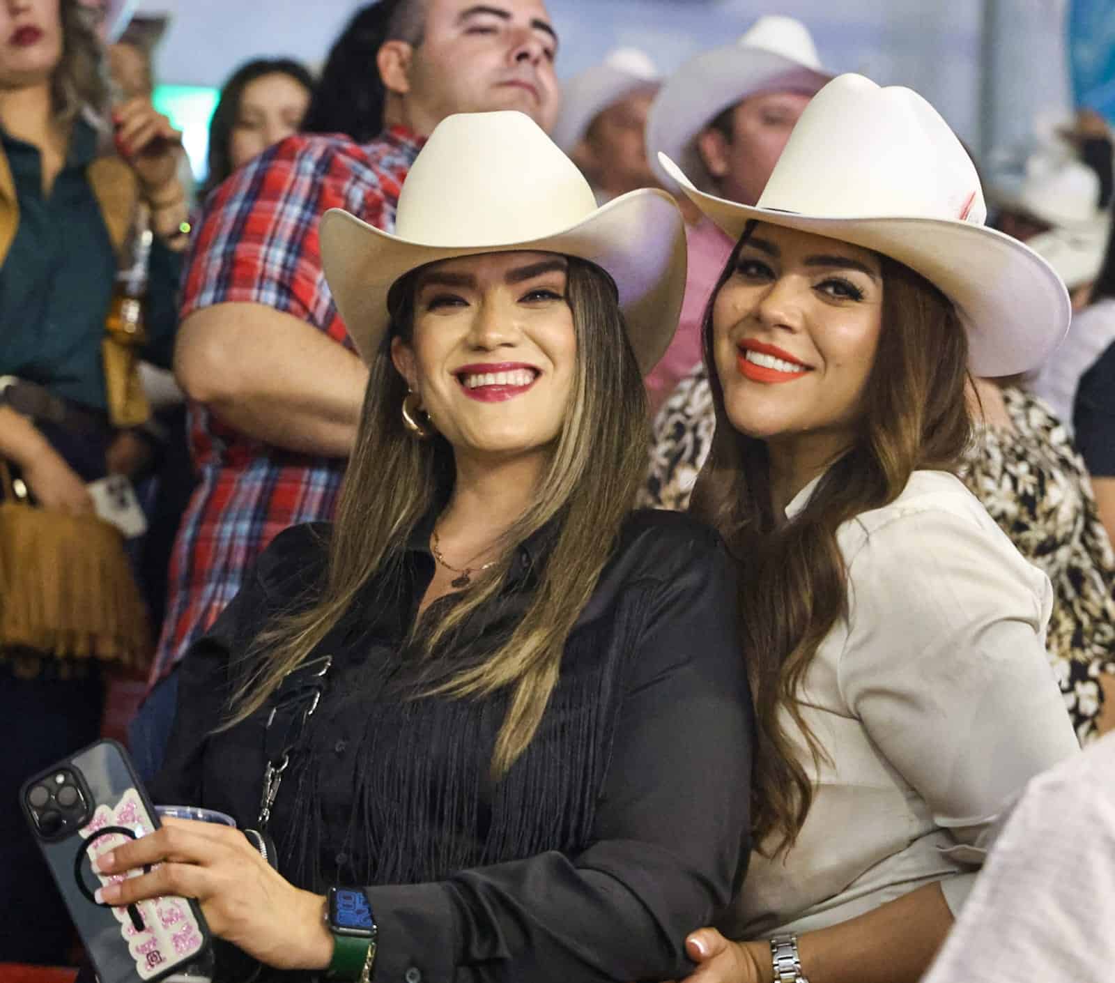 Viven noche inolvidable en Palenque de Remmy Valenzuela