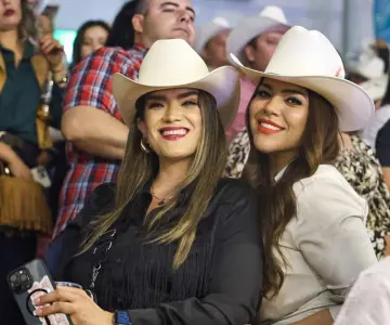 Viven noche inolvidable en Palenque de Remmy Valenzuela