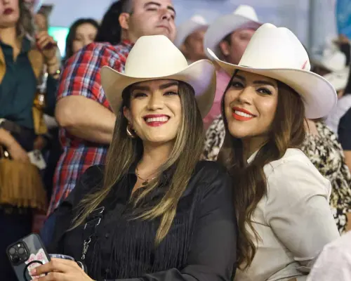 Viven noche inolvidable en Palenque de Remmy Valenzuela