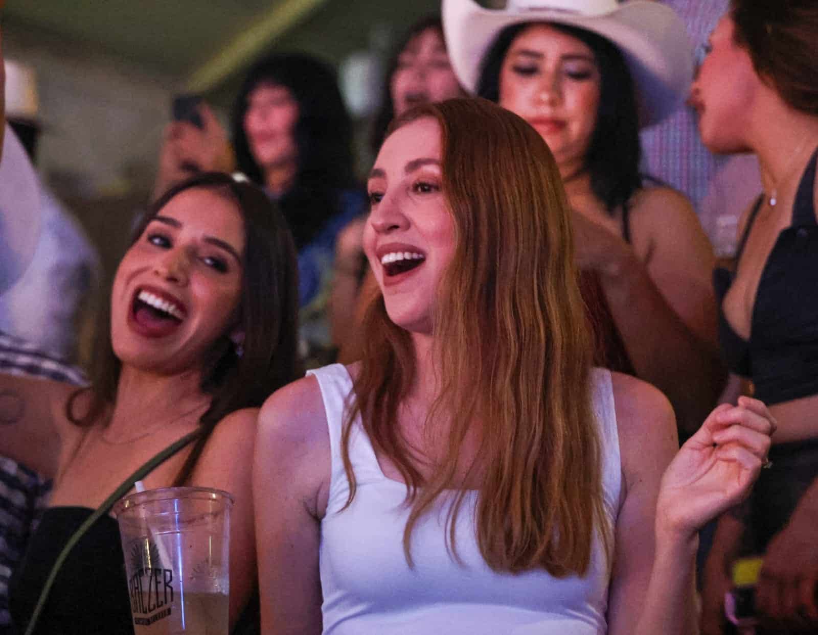 Viven noche inolvidable en Palenque de Remmy Valenzuela