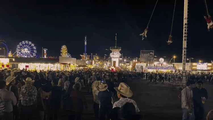 Asistentes a la fiesta del pueblo ven con agrado la mínima variación en los precios. (Foto: EXPRESO)