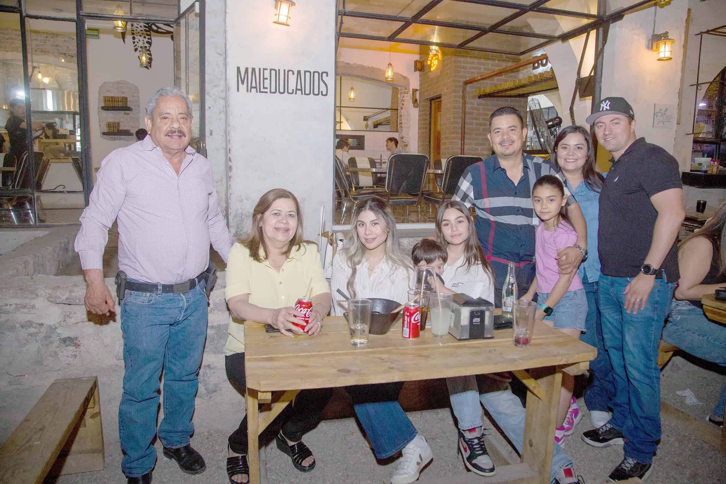 En Mercado H69 se reúnen con estilo
