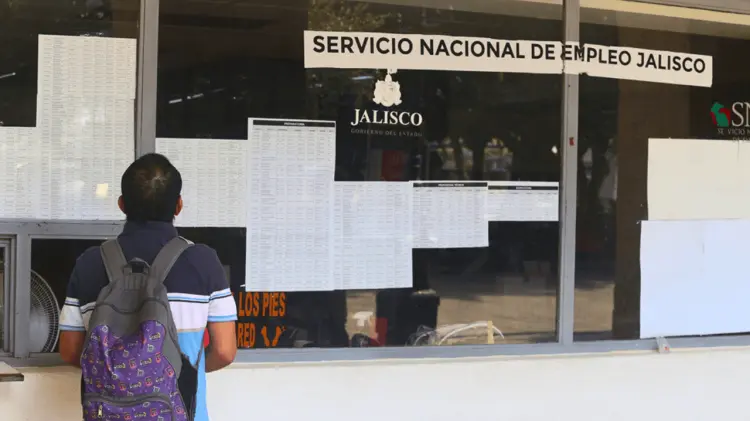 La disminución de empleos fue influenciada por el efecto de Semana Santa. (ESPECIAL)