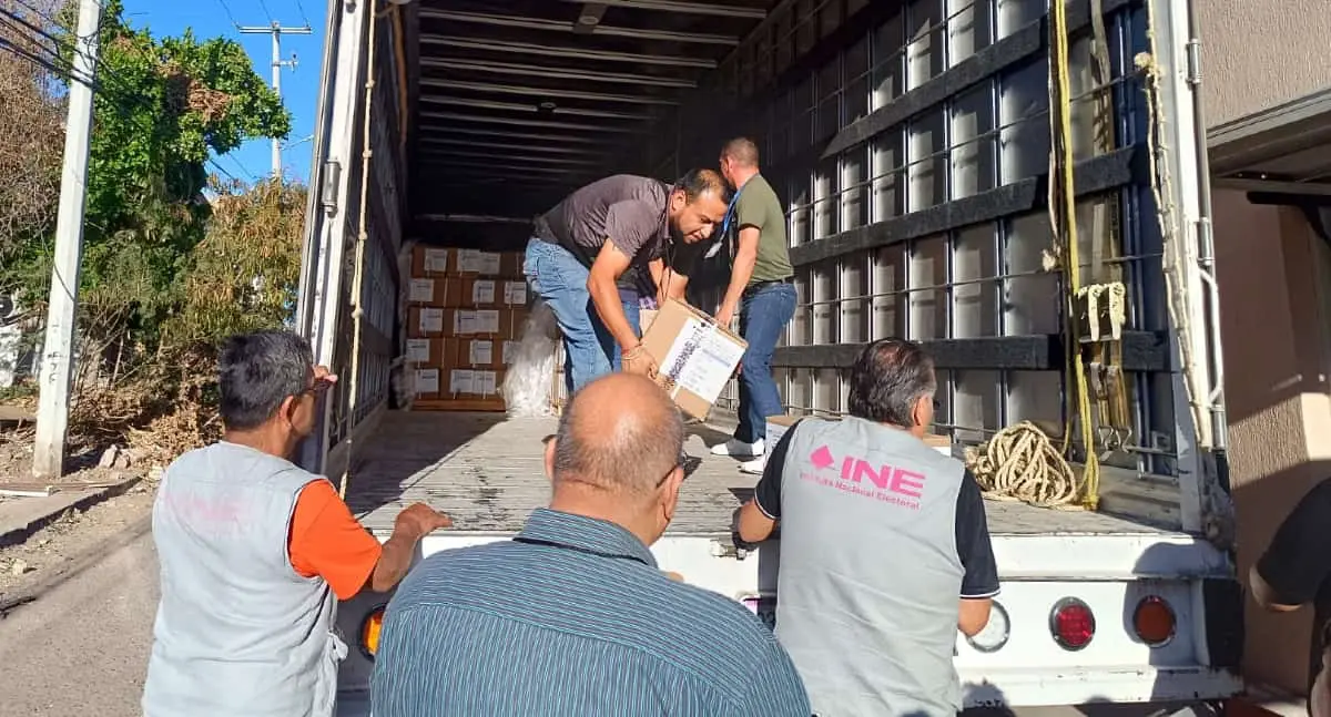 Boletas de elección judicial llegan a instalaciones de INE en Guaymas