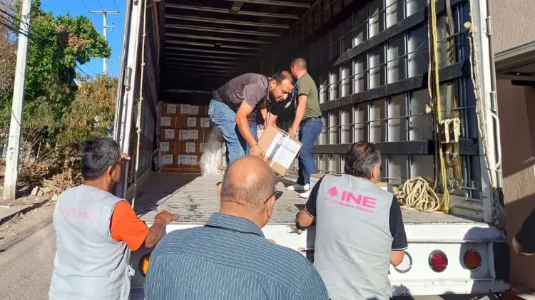 Boletas fueron custodiadas por elementos de la Semar. (Foto: Cortesía / EXPRESO)