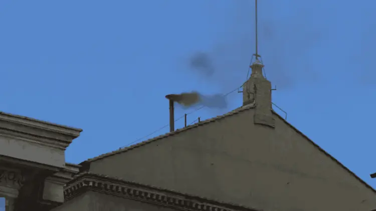 A las 2:51 a.m. de Sonora, se elevó la segunda fumata negra desde la  Capilla Sixtina este jueves.