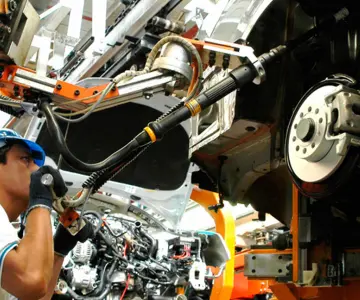 Automotrices de EU alertan que pacto Trump-Reino Unido afecta al T-MEC
