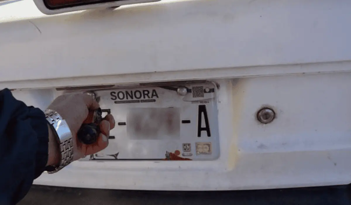 Detienen a hombre por conducir vehículo con placas robadas en Hermosillo