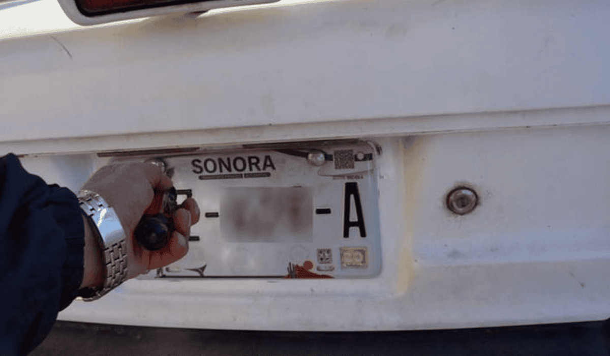 Detienen a hombre por conducir vehículo con placas robadas en Hermosillo