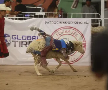 Pequeños jinetes brillan en la ExpoGan Sonora 2025 con el rodeo infantil