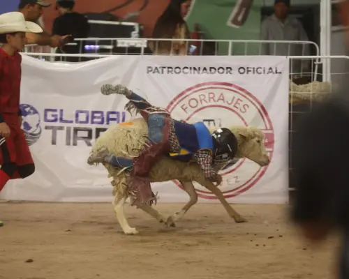 Pequeños jinetes brillan en la ExpoGan Sonora 2025 con el rodeo infantil
