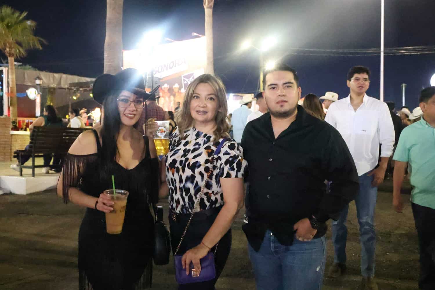 Hermosillenses pasan una noche agradable en Expogan Sonora