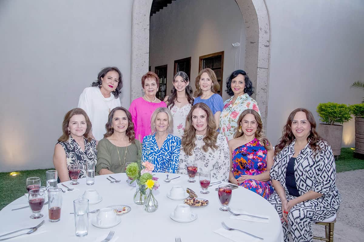 Ofrece Dalia Gómez Chávez elegante Despedida de Soltera