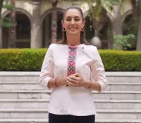 Claudia Sheinbaum felicita a las madres mexicanas en su día