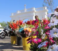 Alta afluencia en el Panteón Yáñez por el Día de las Madres en Hermosillo