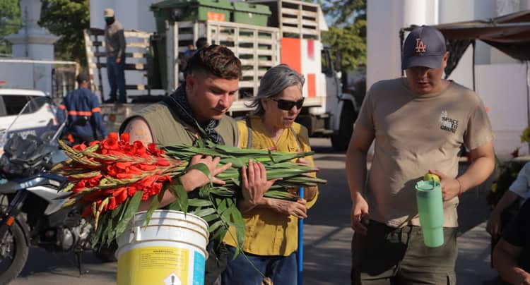 Alta afluencia en el Panteón Yáñez por el Día de las Madres en Hermosillo