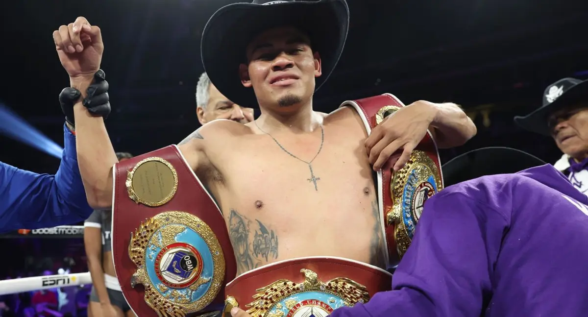 Vaquero Navarrete defiende título ante Charly Suárez en San Diego