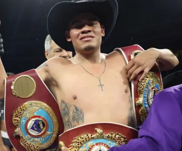 Vaquero Navarrete defiende título ante Charly Suárez en San Diego