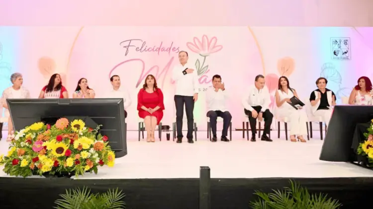 Se organizó un festejo especial para madres trabajadoras al servicio del Gobierno. (Cortesía)