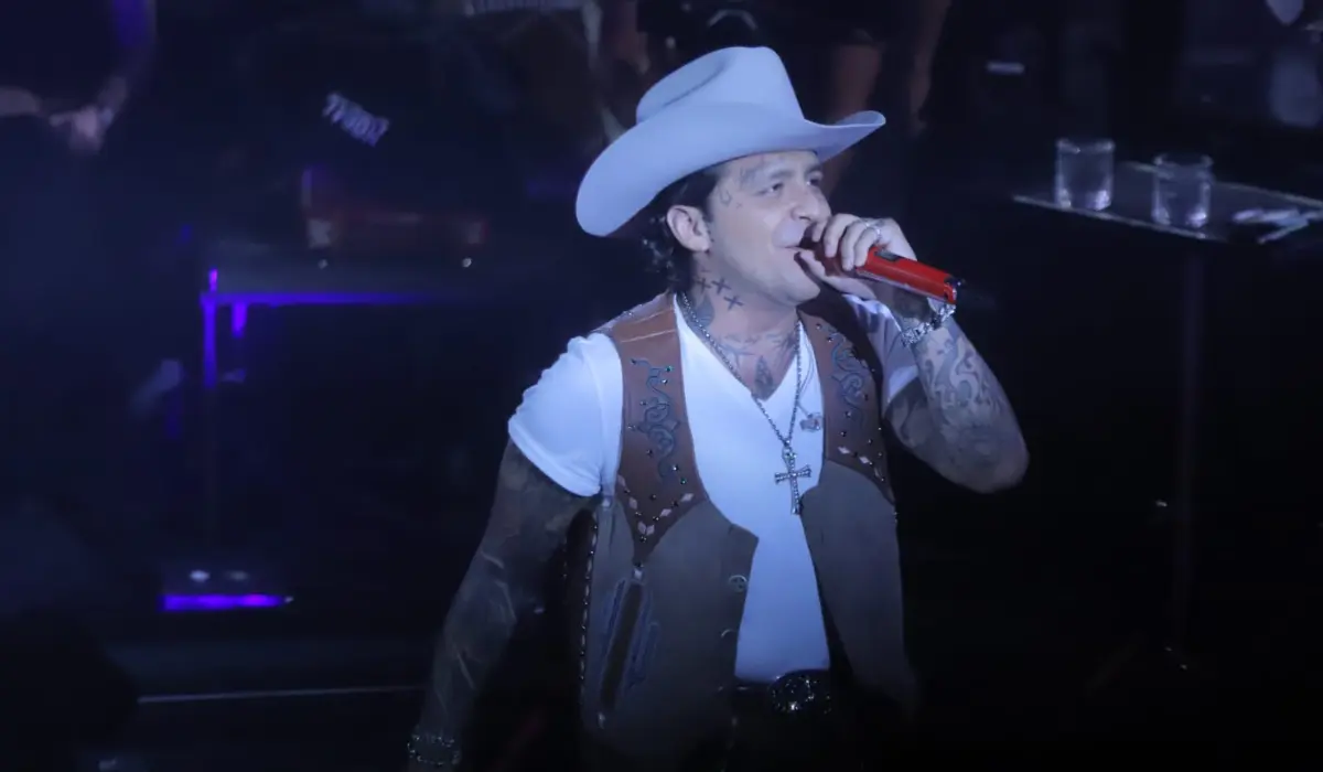 Christian Nodal cumple su sueño al debutar en el Palenque de Hermosillo