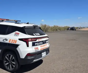 Sorprenden a sujeto en vehículo con reporte de robo en la carretera 100