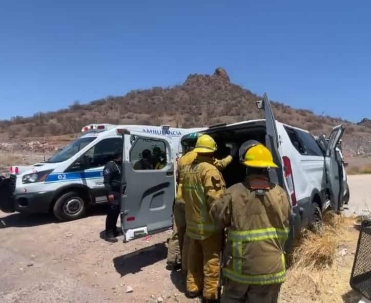 Vuelca vagoneta en ruta al Delfinario; hay ocho lesionados
