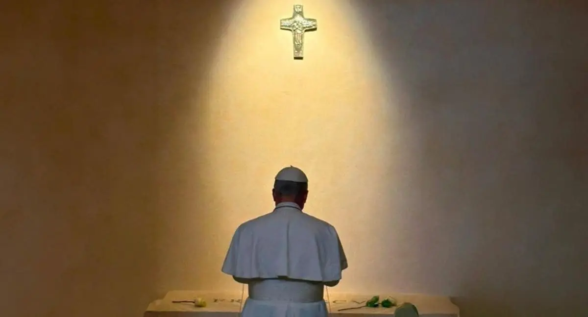 El Papa León XIV realiza homenaje a su predecesor Francisco