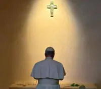 El Papa León XIV realiza homenaje a su predecesor Francisco