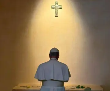 El Papa León XIV realiza homenaje a su predecesor Francisco