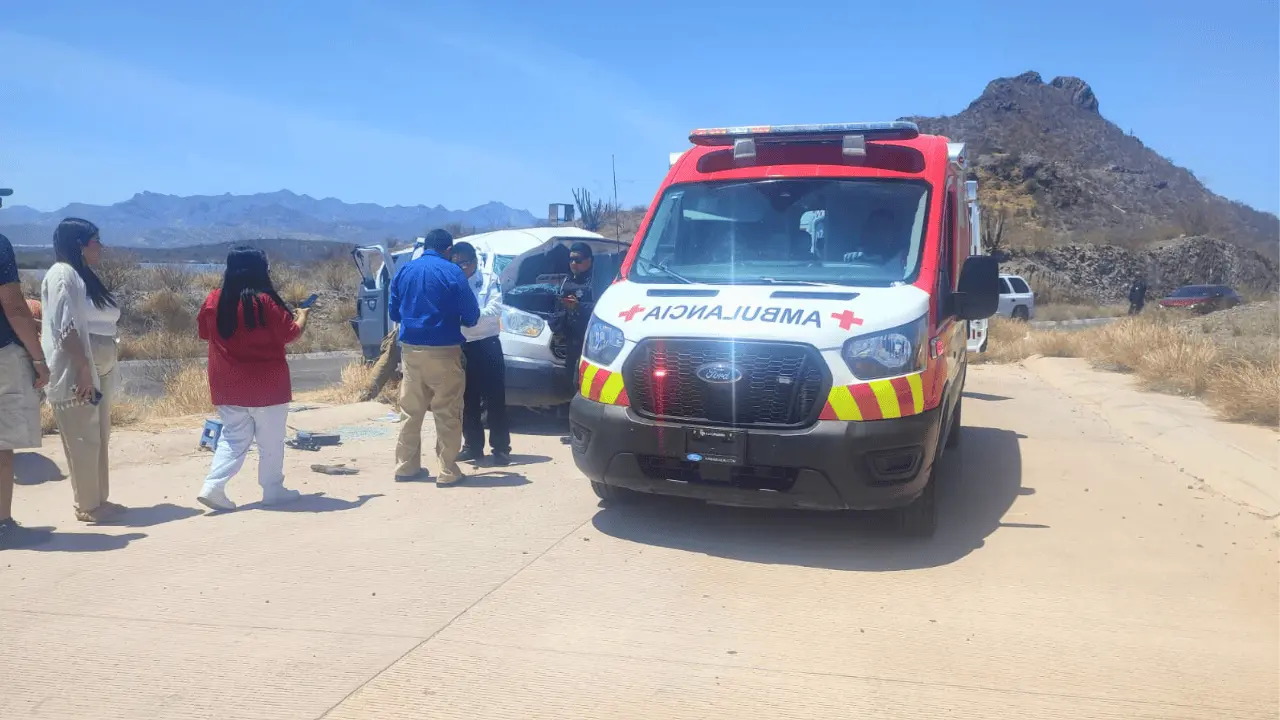 Vuelca vagoneta en ruta al Delfinario; hay ocho lesionados